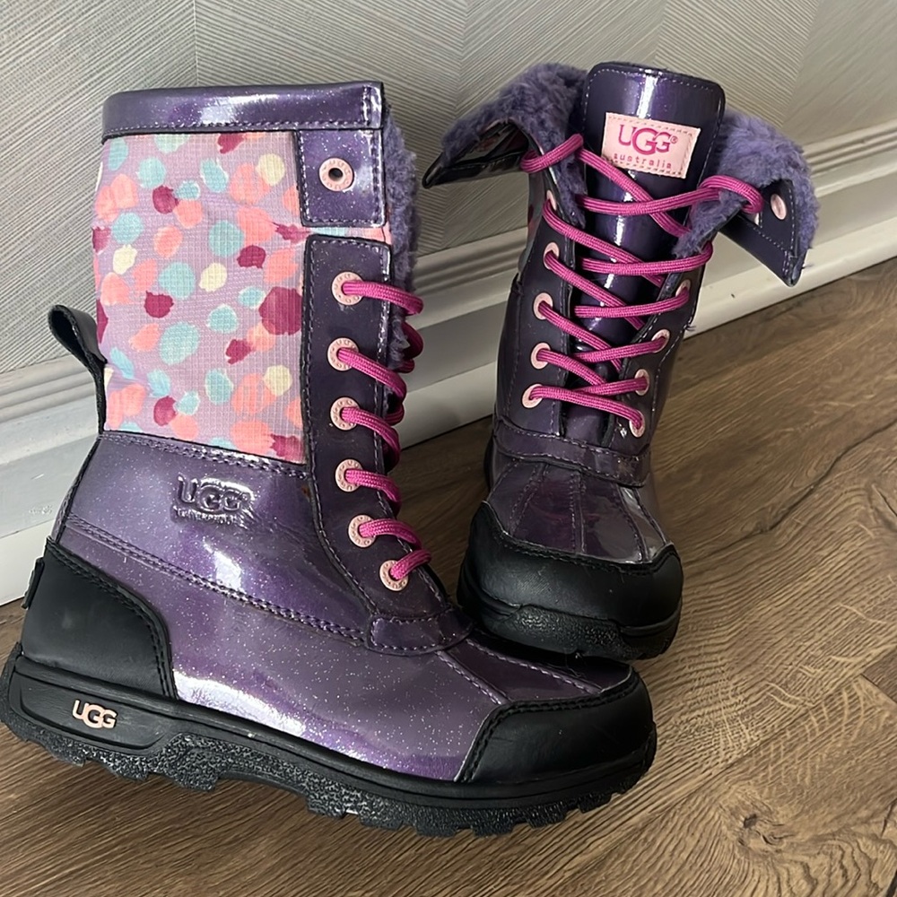 Excellent condition. Ugg girls Butte size 2 waterproof boot. Fur lined. Purple